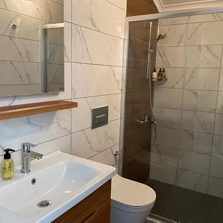 Comfortable Studio With Central Location Near Public Beach 아파트 말마리스