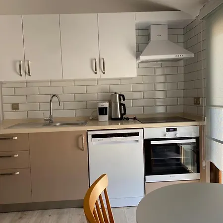 Comfortable Studio With Central Location Near Public Beach 아파트 *