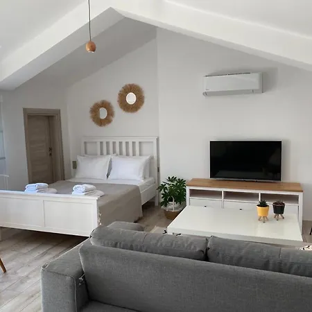 Comfortable Studio With Central Location Near Public Beach * 말마리스